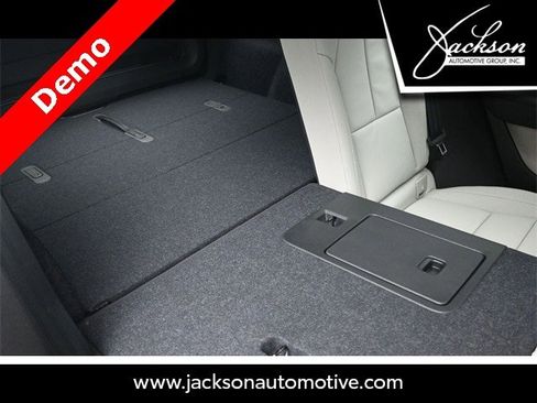 New 2025 Volvo XC40 B5 Ultra image 25