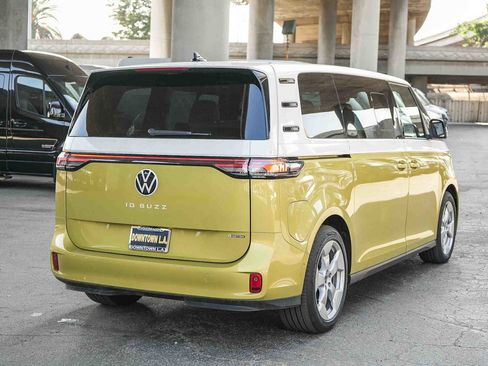 New 2025 Volkswagen ID. Buzz Pro S Plus AWD/4WD image 6