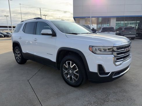 Used 2023 GMC Acadia SLE w/ Driver Convenience Package image 3