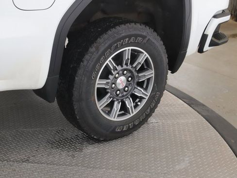 Used 2024 GMC Sierra 1500 AT4 w/ AT4 Preferred Package image 14