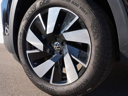 Used 2025 Volkswagen Atlas Cross Sport SE image 33