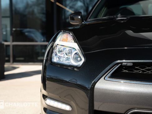 Used 2015 Nissan GT-R Premium image 4