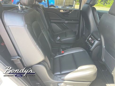 Used 2023 Lincoln Aviator AWD w/ Premium Package image 16