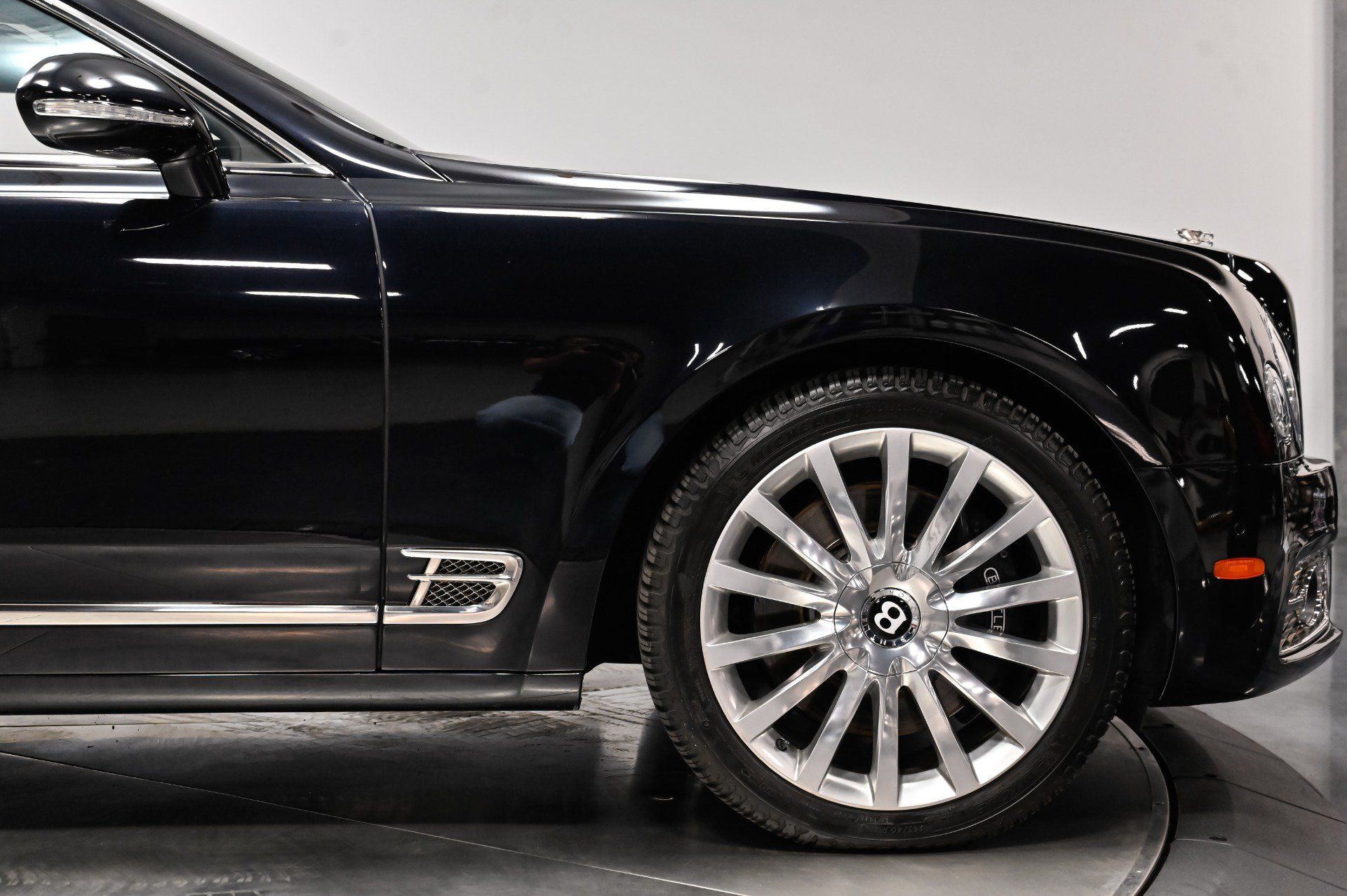 Used 2017 Bentley Mulsanne RWD image 17