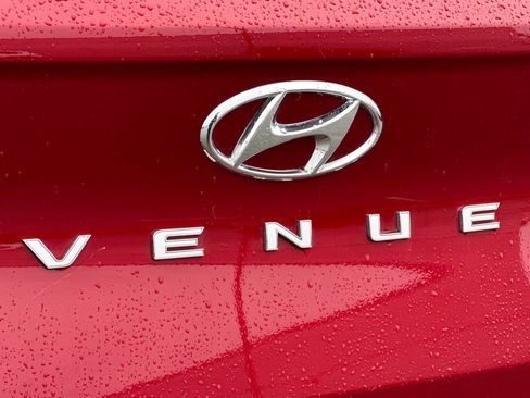 Used 2025 Hyundai Venue SEL image 33