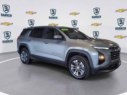 Used 2025 Chevrolet Equinox LT AWD/4WD image 2