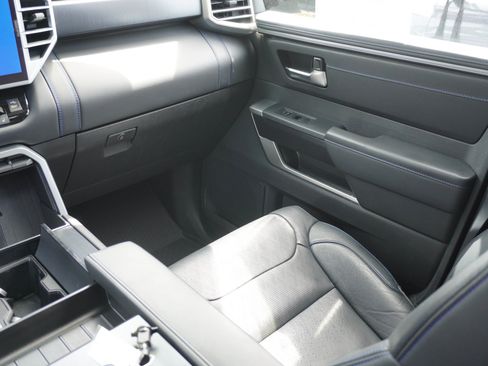 Used 2025 Toyota Sequoia 4WD image 22