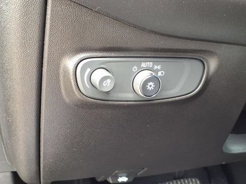 Used 2022 Chevrolet Equinox LT FWD image 18