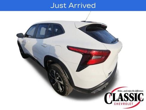 Used 2025 Chevrolet Trax RS image 11