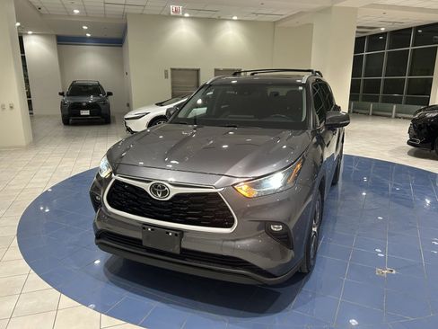 Used 2022 Toyota Highlander XLE image 23