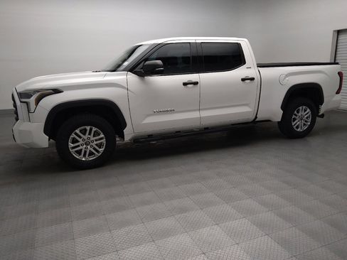 Used 2022 Toyota Tundra SR5 w/ SR5 Convenience Package AWD/4WD image 2