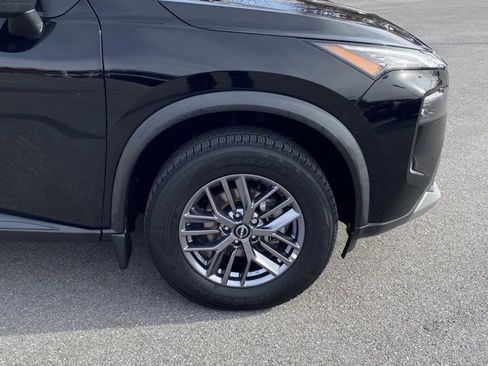 Used 2023 Nissan Rogue S image 10