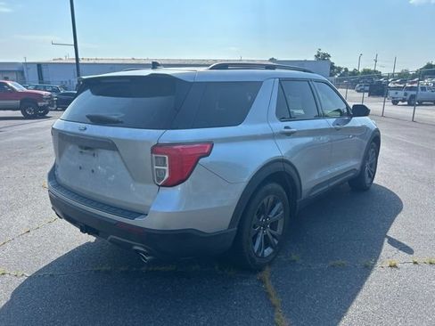 Used 2023 Ford Explorer XLT w/ Equipment Group 202A RWD image 4