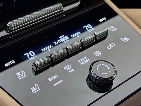 Certified 2025 Porsche Cayenne S image 20