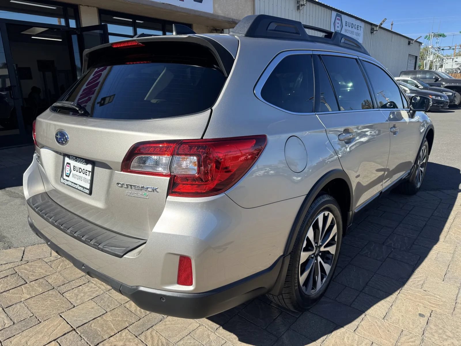 Used 2017 Subaru Outback 2.5i Limited AWD/4WD image 2
