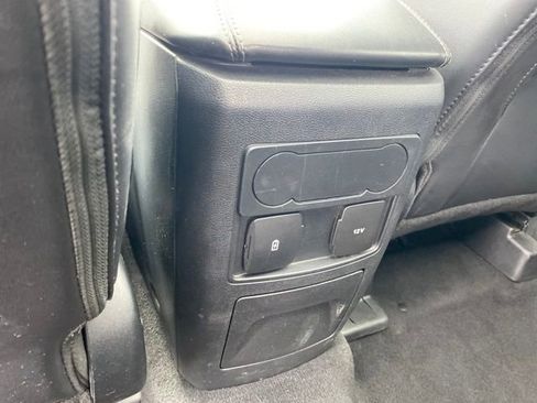 Used 2023 Ford Explorer XLT image 21