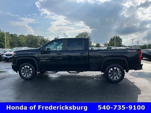 Used 2024 Chevrolet Silverado 2500 Custom w/ Custom Convenience Package AWD/4WD image 2