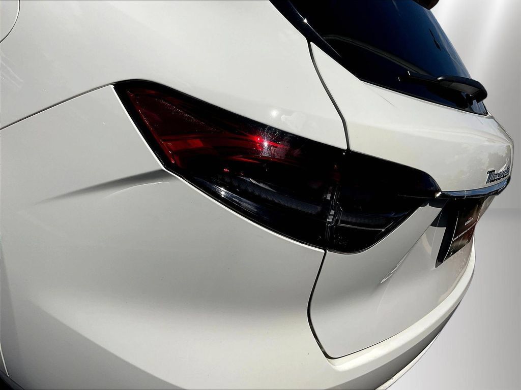 Used 2023 Maserati Levante GT AWD/4WD image 23