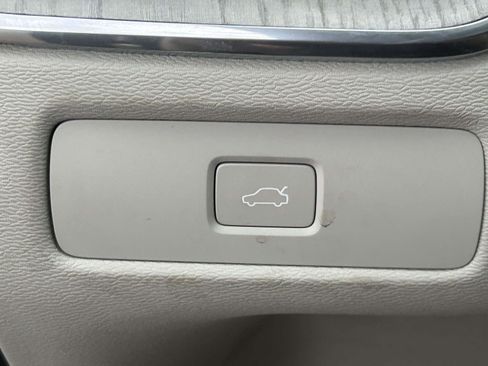 Certified 2024 Volvo XC60 B5 Plus w/ Climate Package AWD/4WD image 23