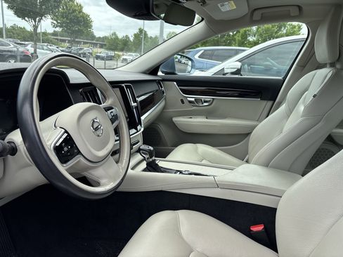 Used 2017 Volvo S90 T5 Momentum w/ Convenience Package FWD image 36