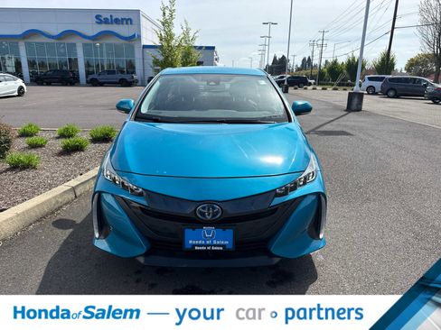 Used 2021 Toyota Prius Prime XLE image 6
