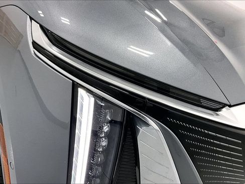 Used 2023 Cadillac Lyriq 2WD image 34