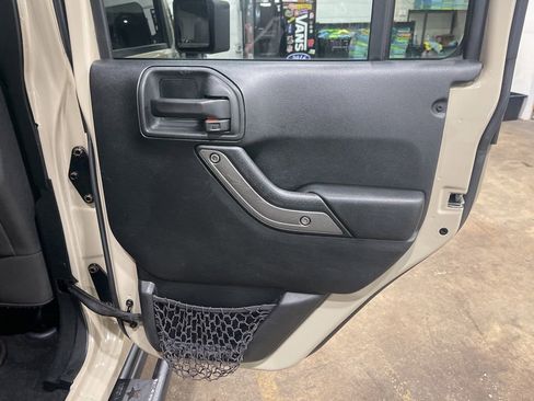 Used 2018 Jeep Wrangler Unlimited Sport S AWD/4WD image 19