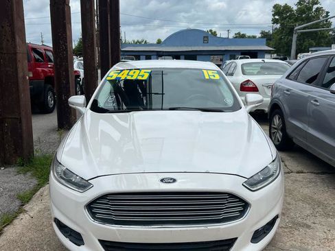 Used 2015 Ford Fusion SE w/ Equipment Group 202A FWD image 2