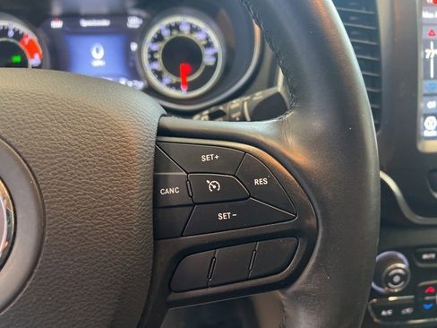 Used 2019 Jeep Cherokee Trailhawk w/ Cold Weather Group image 26