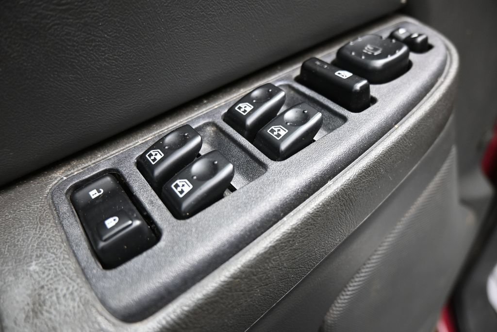 Used 2005 Chevrolet Silverado 2500 LS AWD/4WD image 11