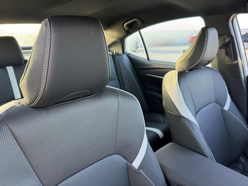 New 2026 Toyota Camry Hybrid FWD image 3