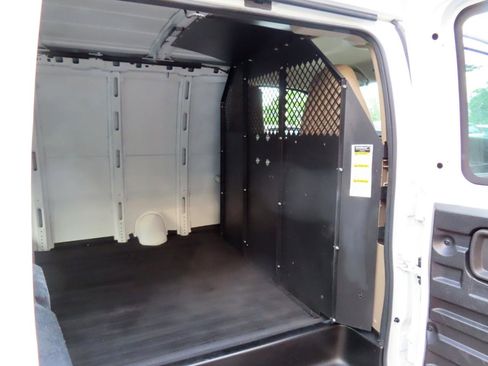 Used 2012 Chevrolet Express 2500 RWD image 17