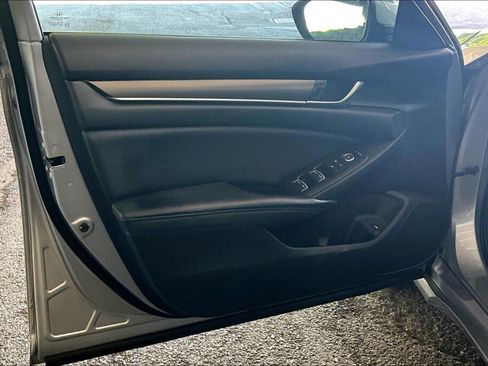 Used 2018 Honda Accord LX image 12