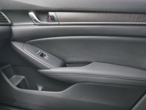 Used 2020 Honda Accord Touring image 23