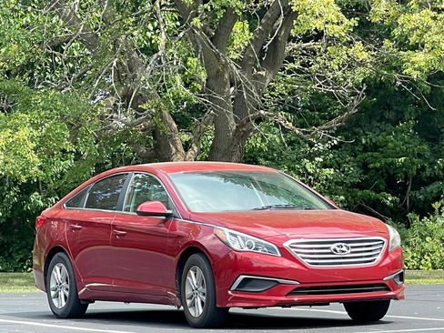 Used 2016 Hyundai Sonata SE FWD image 3