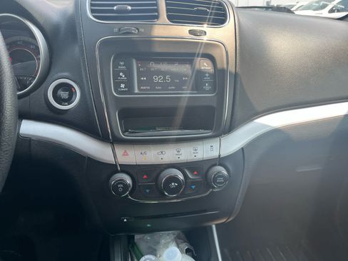 Used 2017 Dodge Journey SE FWD image 10