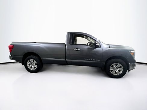 Used 2018 Nissan Titan SV image 4