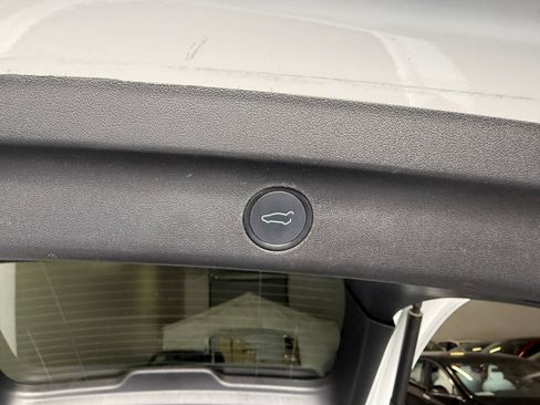 Used 2021 Tesla Model Y Long Range AWD/4WD image 17