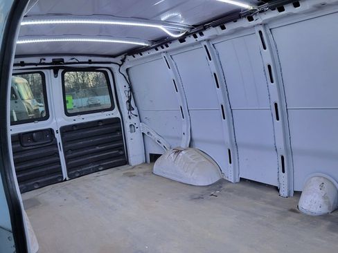 Used 2019 Chevrolet Express 3500 Extended w/ Driver Convenience Package RWD image 19