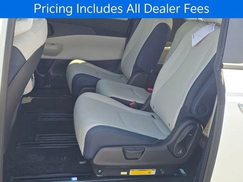 New 2026 Kia Carnival EX FWD image 9