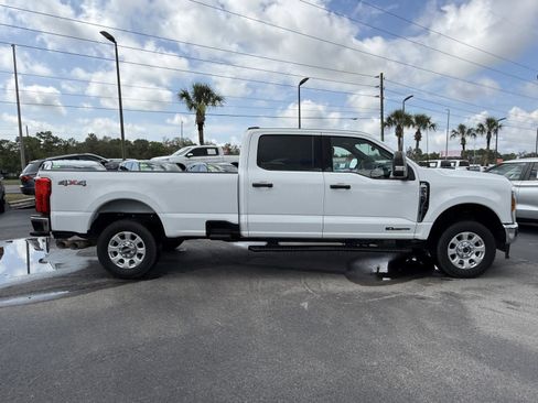 Used 2024 Ford F250 XLT AWD/4WD image 3