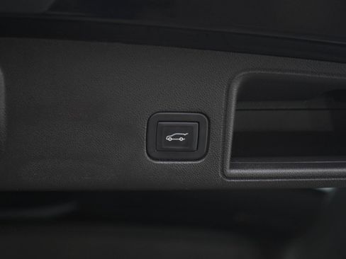 Used 2018 GMC Terrain SLT w/ Preferred Package AWD/4WD image 17