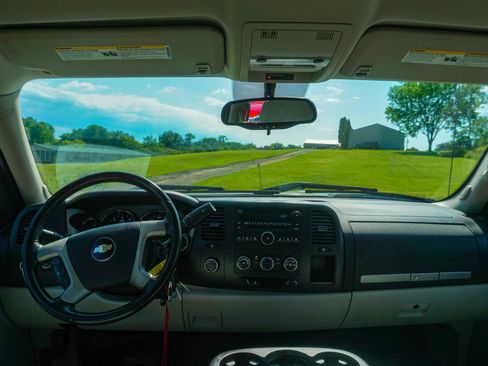 Used 2009 Chevrolet Silverado 1500 LT w/ Power Pack Plus AWD/4WD image 9