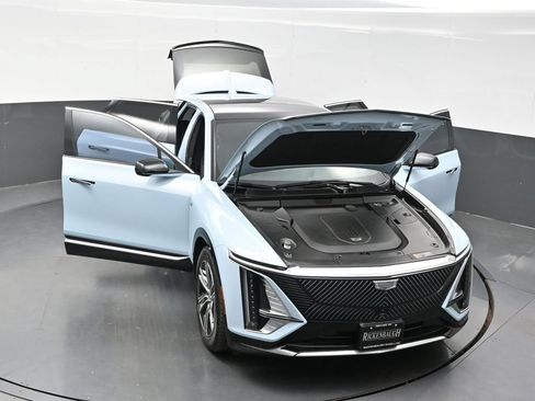 Certified 2024 Cadillac Lyriq Luxury AWD/4WD image 40