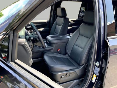 Used 2023 Chevrolet Tahoe Z71 w/ Luxury Package AWD/4WD image 8