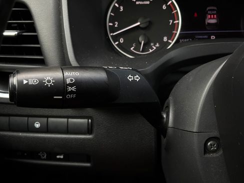 Used 2025 Nissan Rogue SV FWD image 34