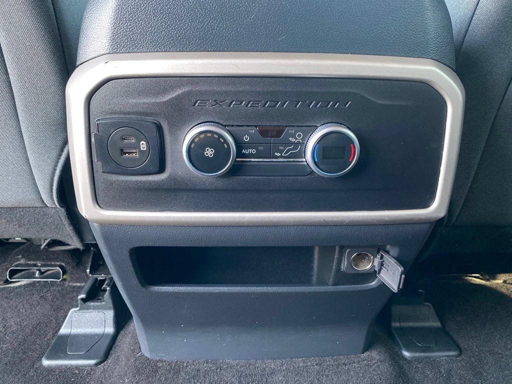 Used 2022 Ford Expedition XLT RWD image 28