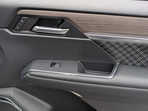 Used 2024 GMC Acadia Denali w/ Super Cruise Package image 25