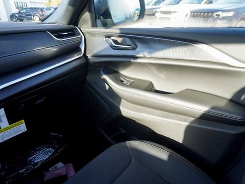 New 2025 Jeep Grand Cherokee Laredo X w/ Luxury Tech Group I image 30