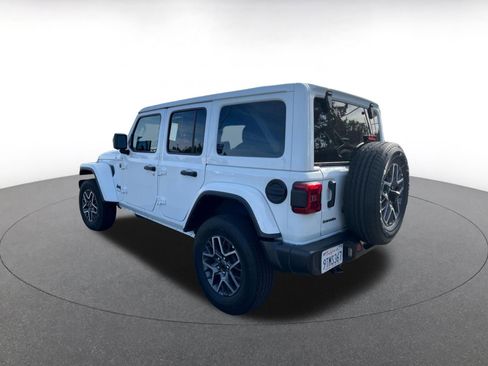 Used 2025 Jeep Wrangler Unlimited Sahara AWD/4WD image 5